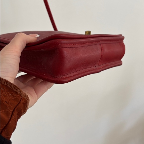 Vintage Coach NYC Red Compact
Pouch Flap Crossbody turn lock 2067 - Picture 10 of 11